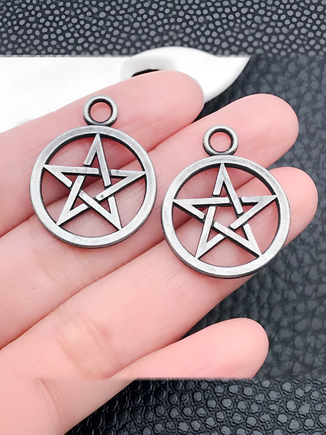 3890, black-silver, 20x25mm, 2.3g