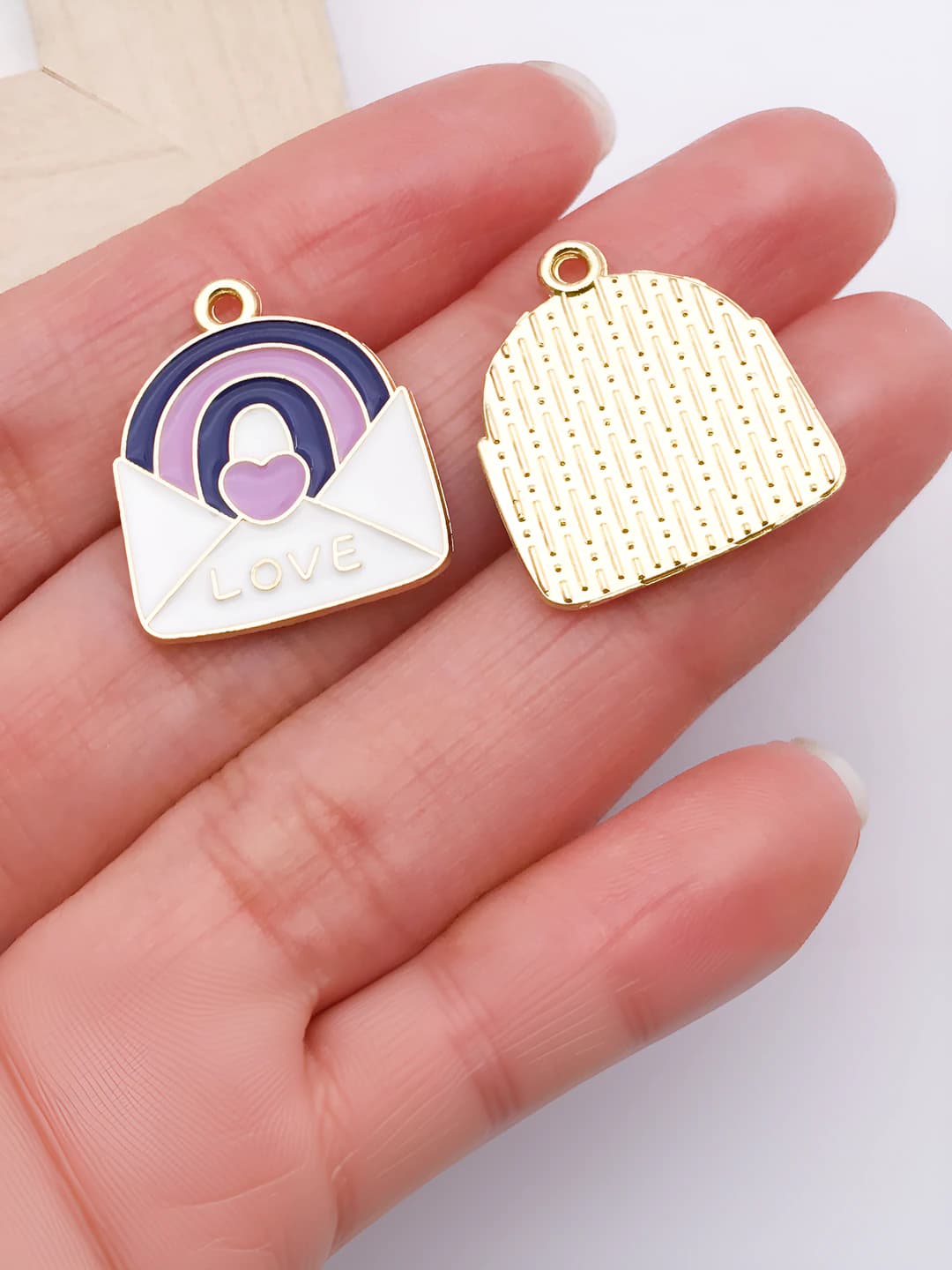 Binafsha LOVE yurak, 21x18mm