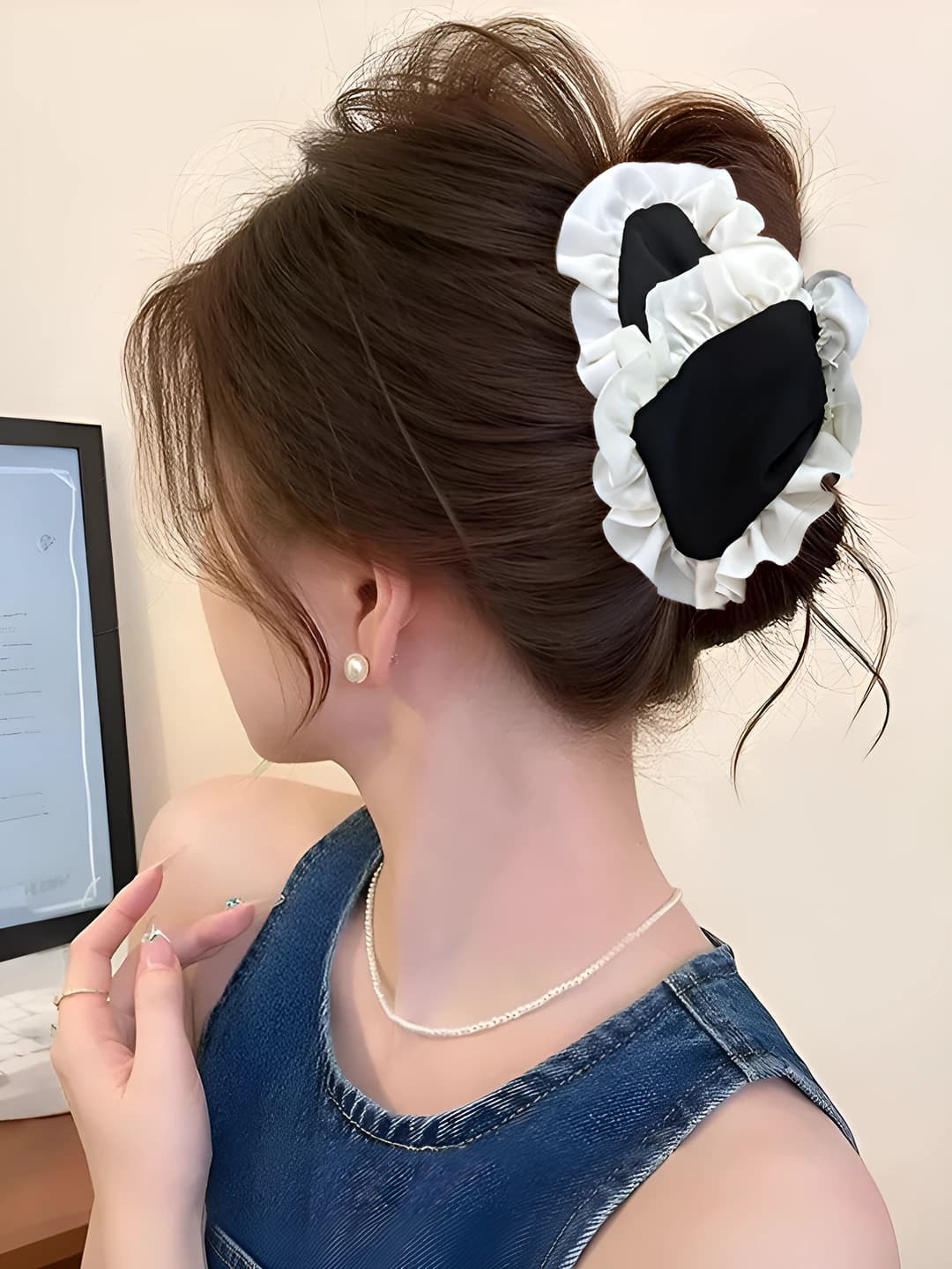 2# white lace ruffled claw clip - 13cm