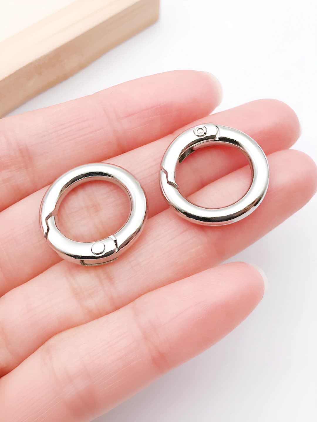 Толстое белое золото круглый пружинный 20mm/13mm-3.1g