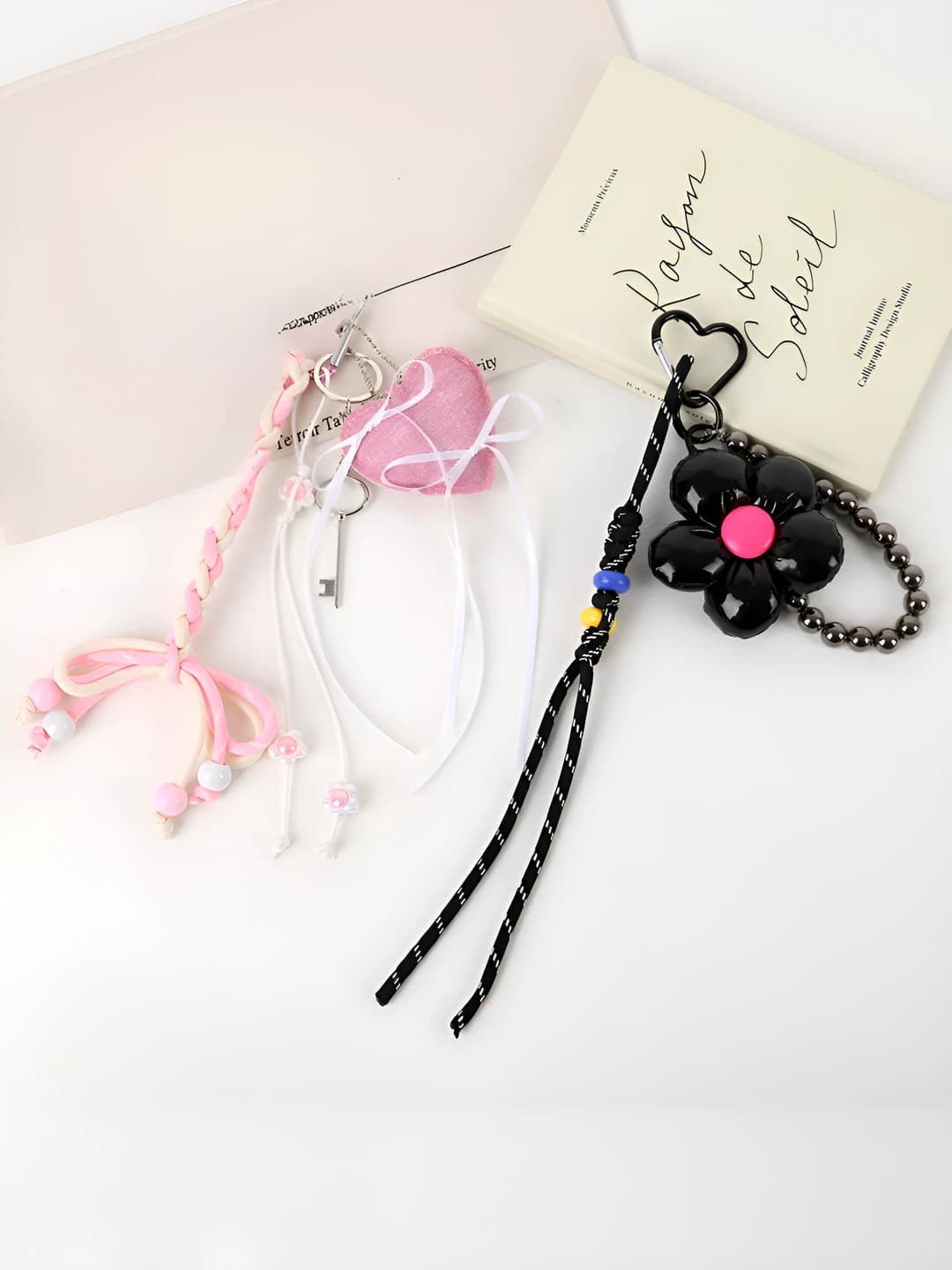 Women's y2k style two-tone braided rope bow and heart keychain