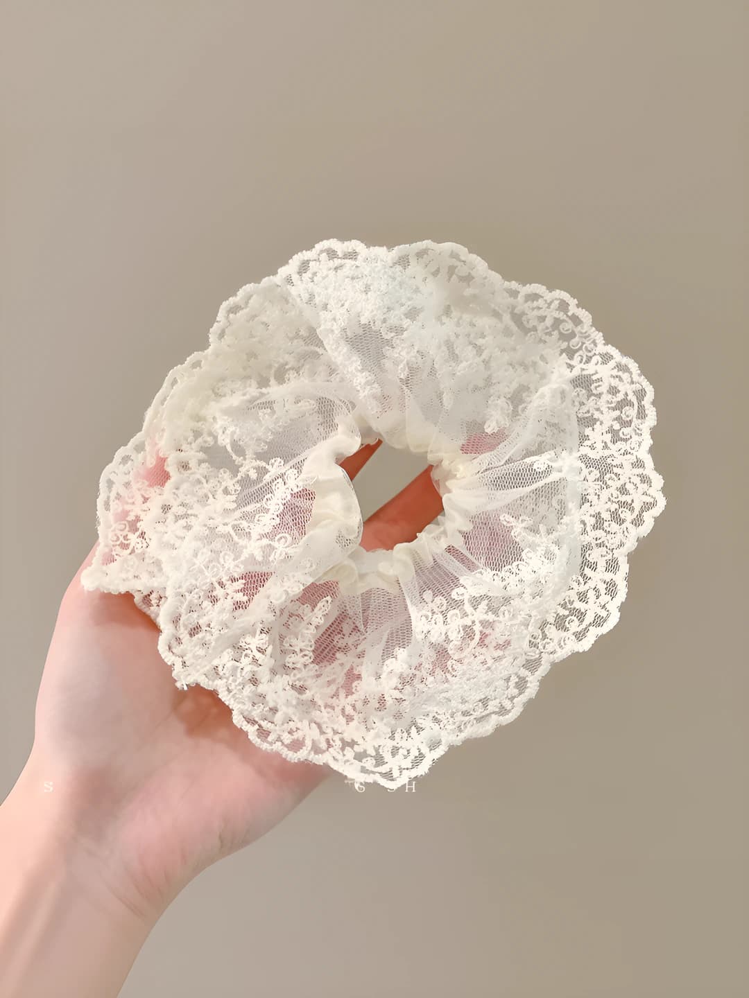 Wood leaf lace off-white scrunchie - 13CM