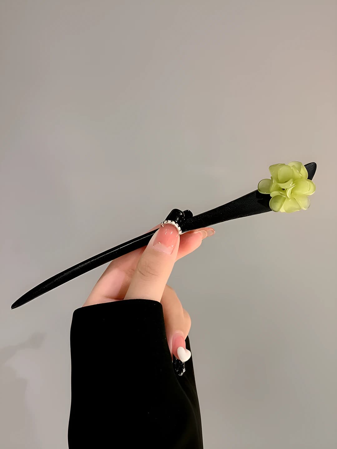 112# Green flowers hairpin