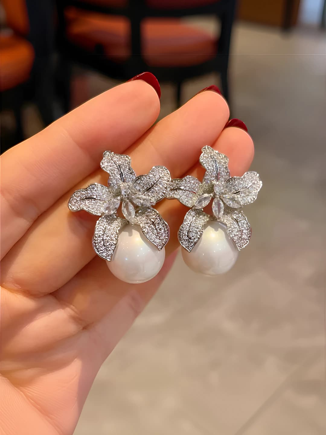 Women's rhinestone flower and large pearl drop earrings, simple style