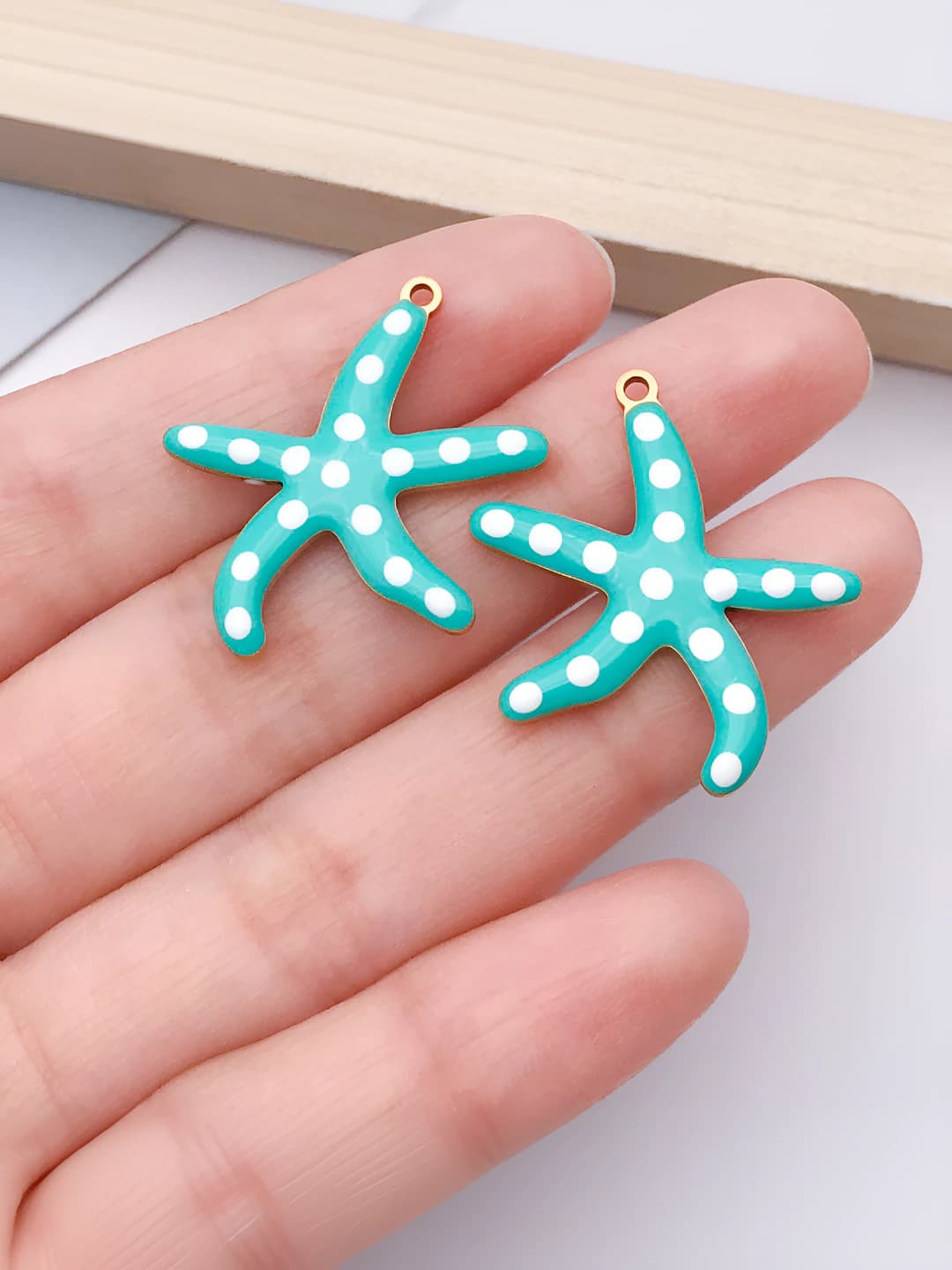 1 pc, large, gold, green, star, 25x25x3.5mm, 1.9g