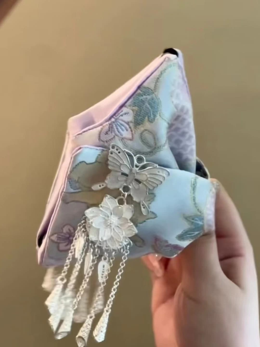 Jacquard butterfly tassel hair clip