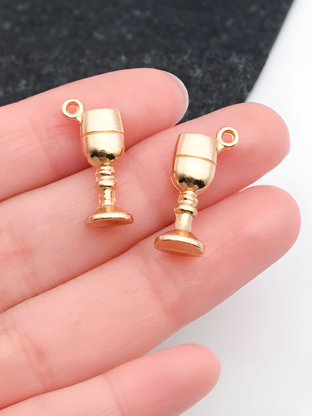 1 pc Wine red glass 9x21mm-1.5g