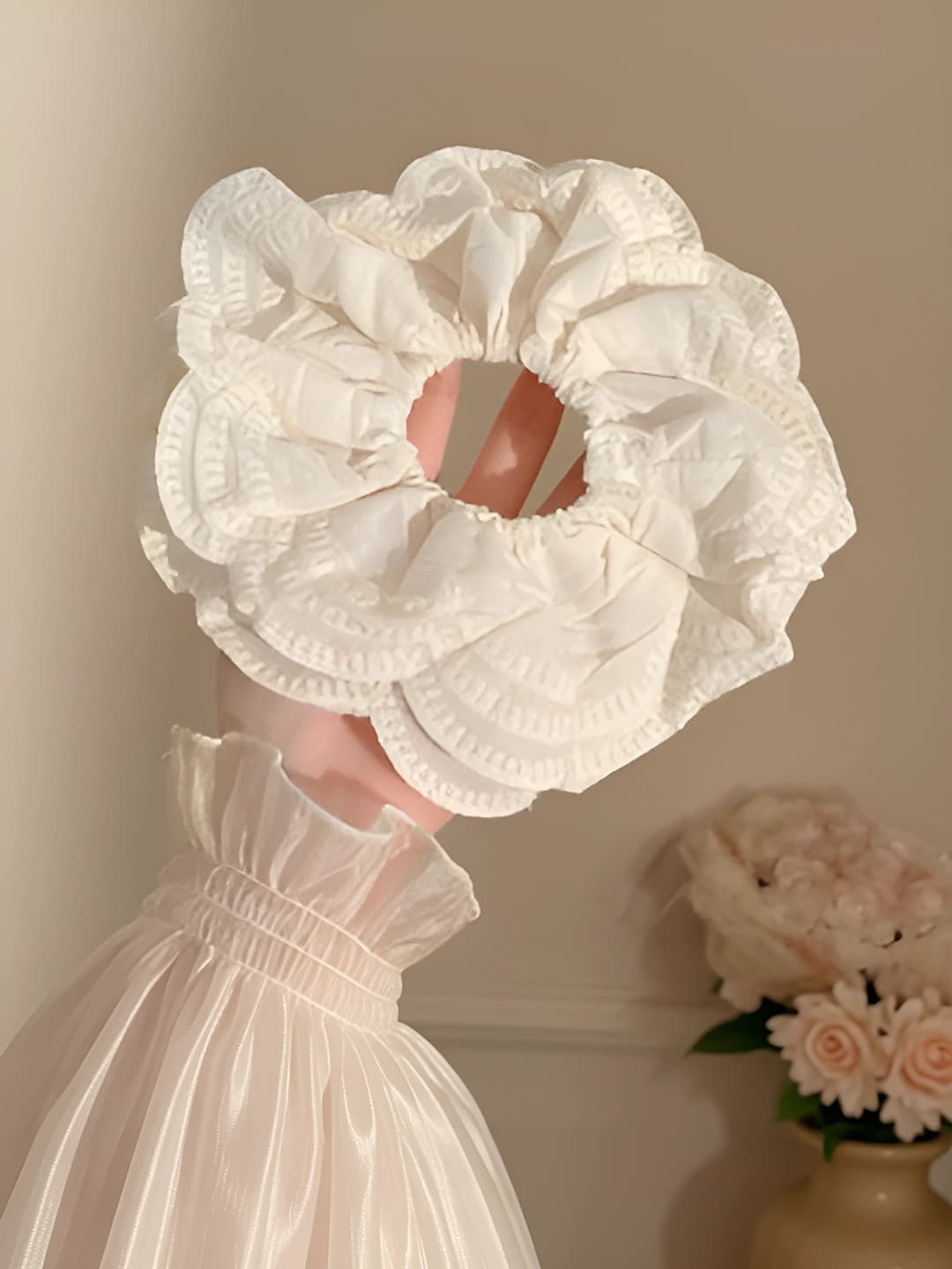 Beige multi-layer lace scrunchie - 16cm