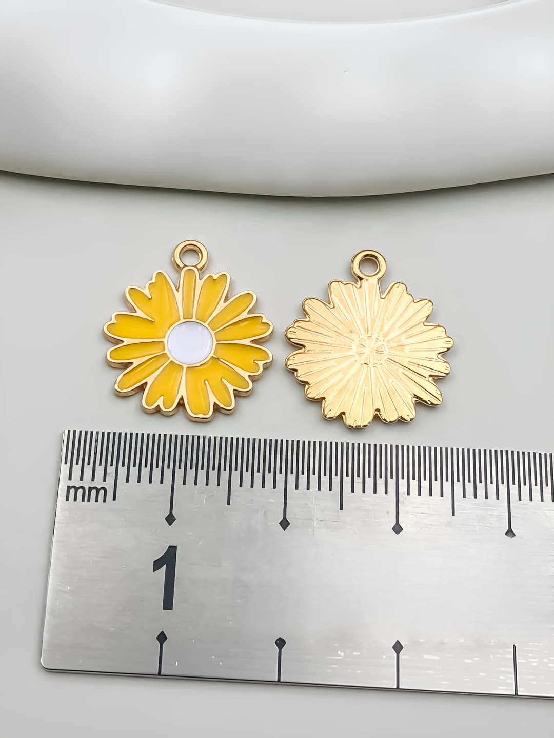 1 ta sariq emilgan choycho'pon - 16x18mm - 1g