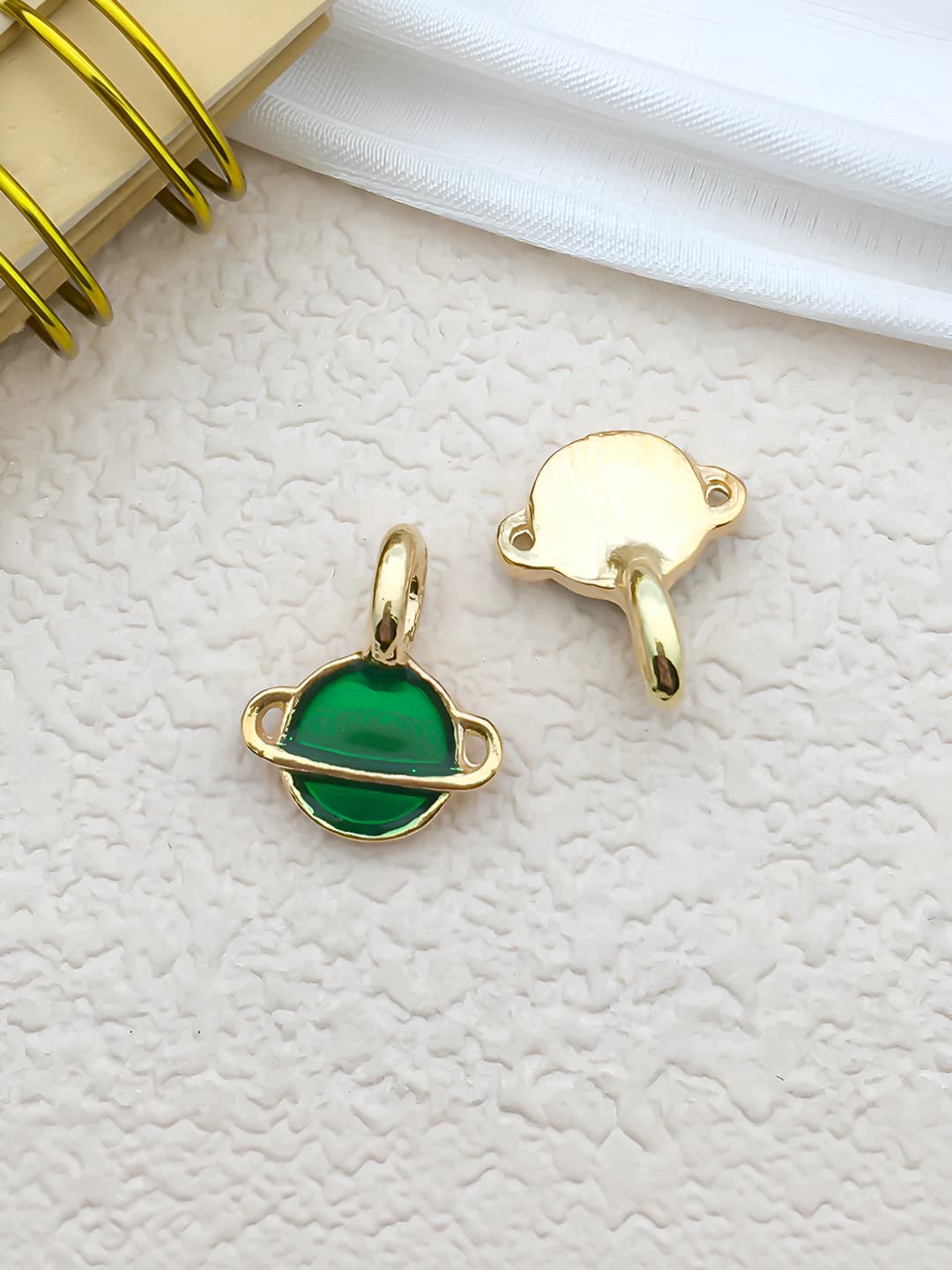 1 шт Круглый космический спутник 19x12mm