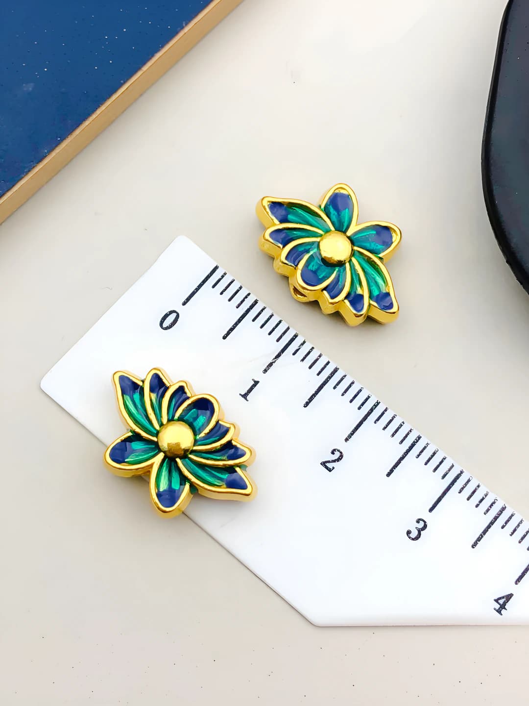 1 pc teal lotus, 17x11mm, 2.6g