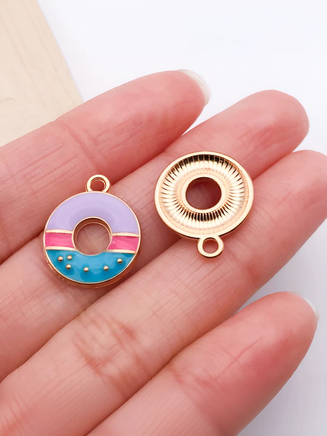 1 dona binafsha-ko'k donut 18x15x2mm-1.8g