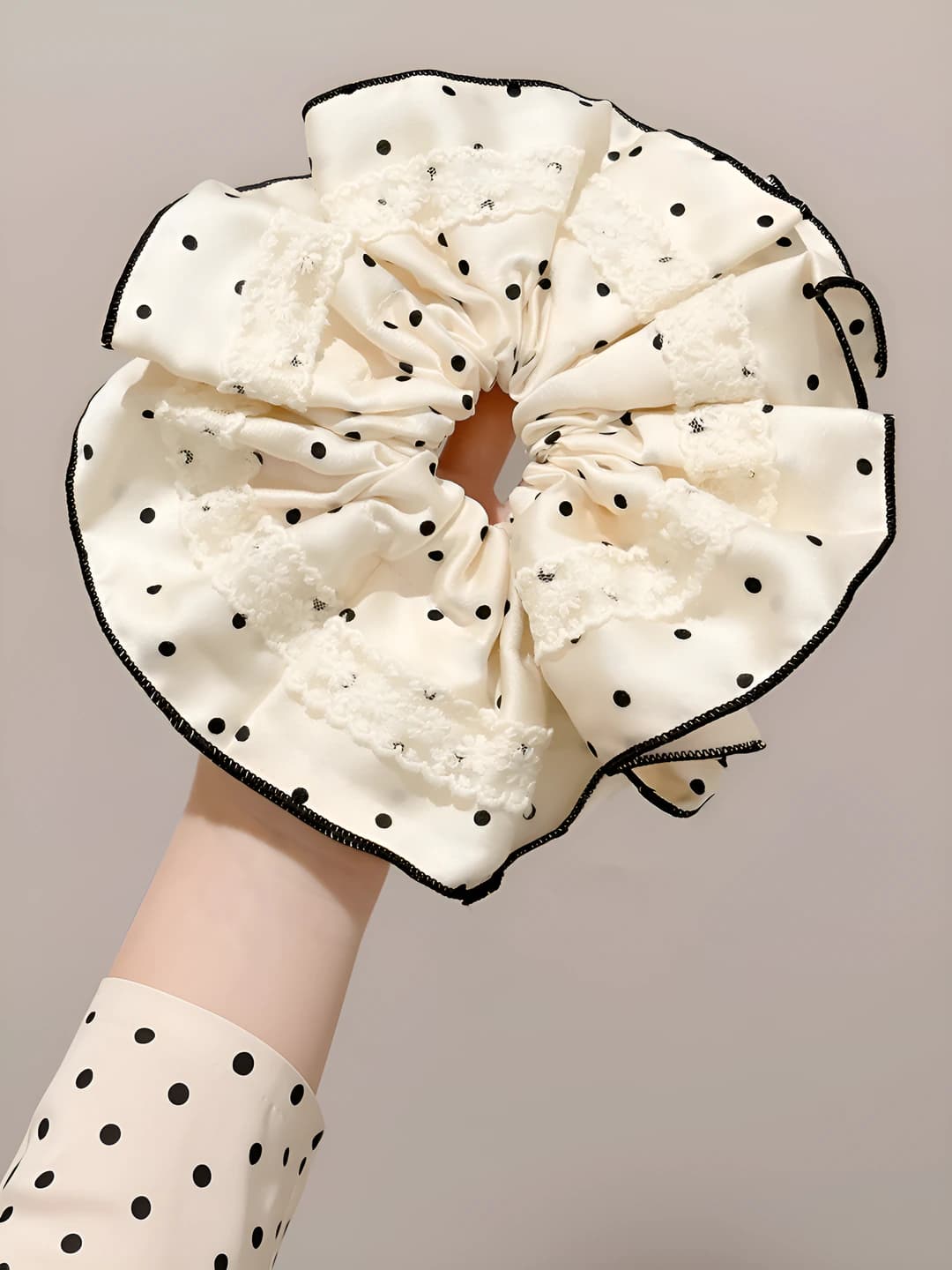 White lace, 21 cm