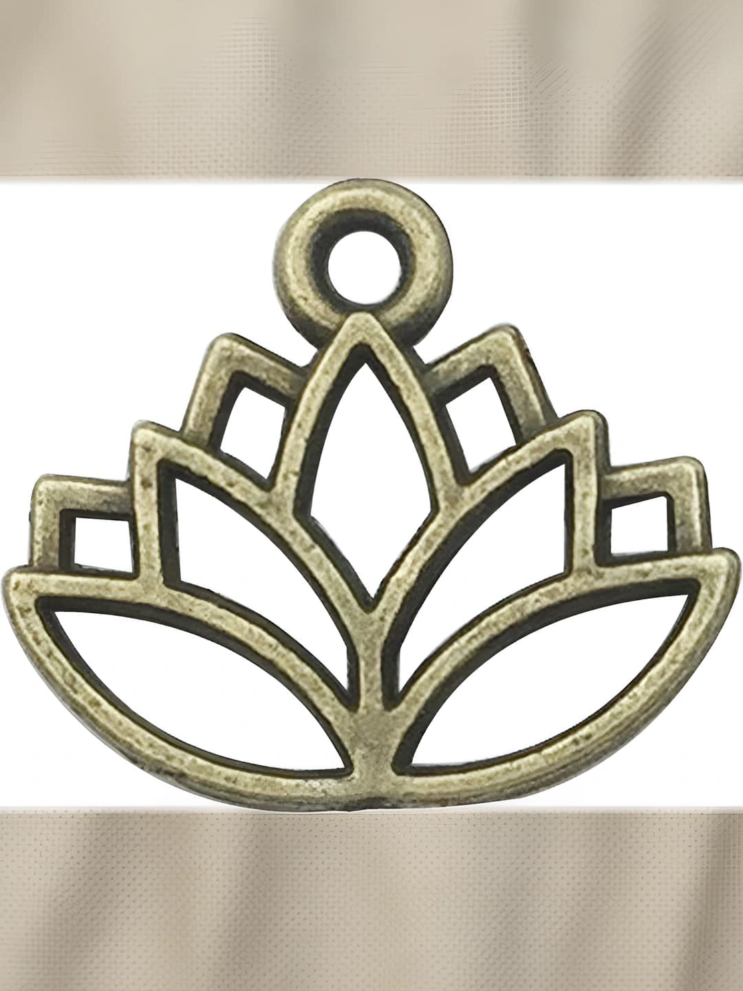 1 dona o'yilgan lotus guli 14x16mm-0.6g