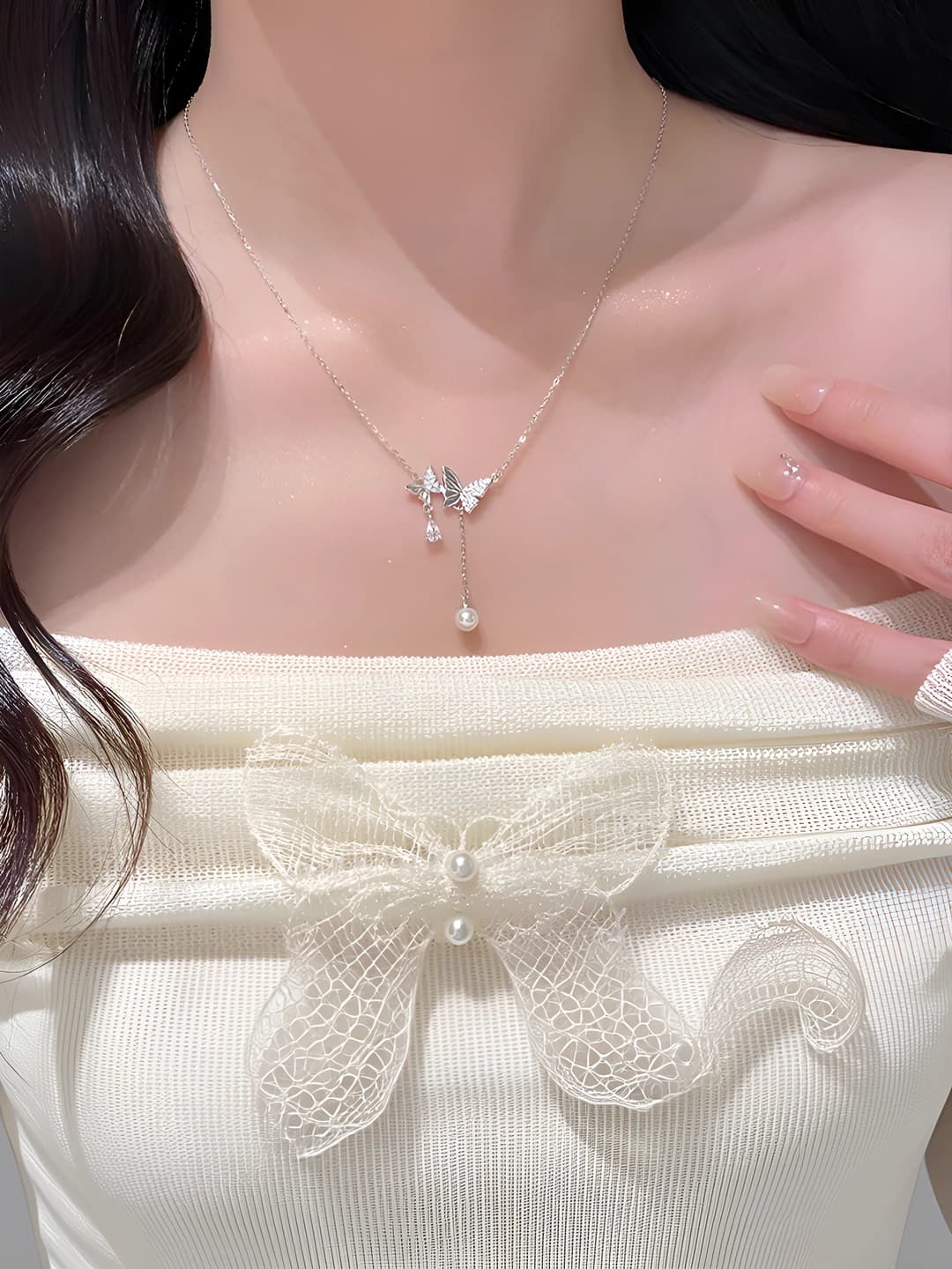 Women's Korean style necklaces with zircon and chain, butterfly design element, 41-50 cm