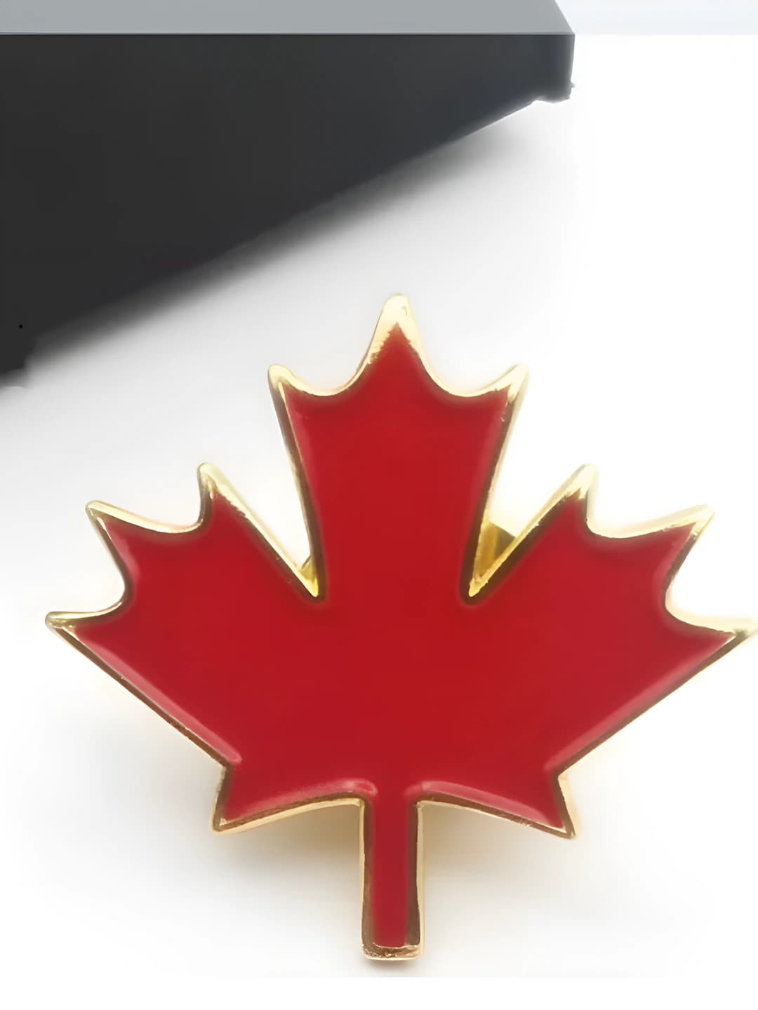 Retro red maple leaf brooch for women and men, accessory for shirt and outerwear