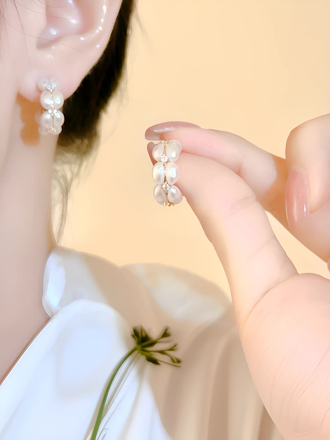 Women's C-shaped double-row elliptical pearl stud earrings, light luxury style women's ear jewelry