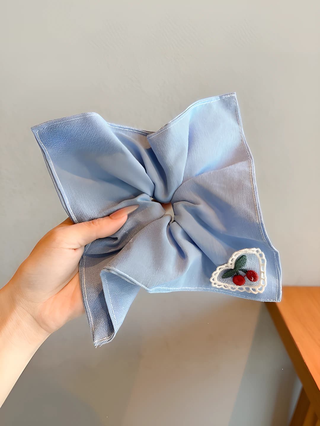 Ko'k shirin qora kvadratli shal 19*21 cm
