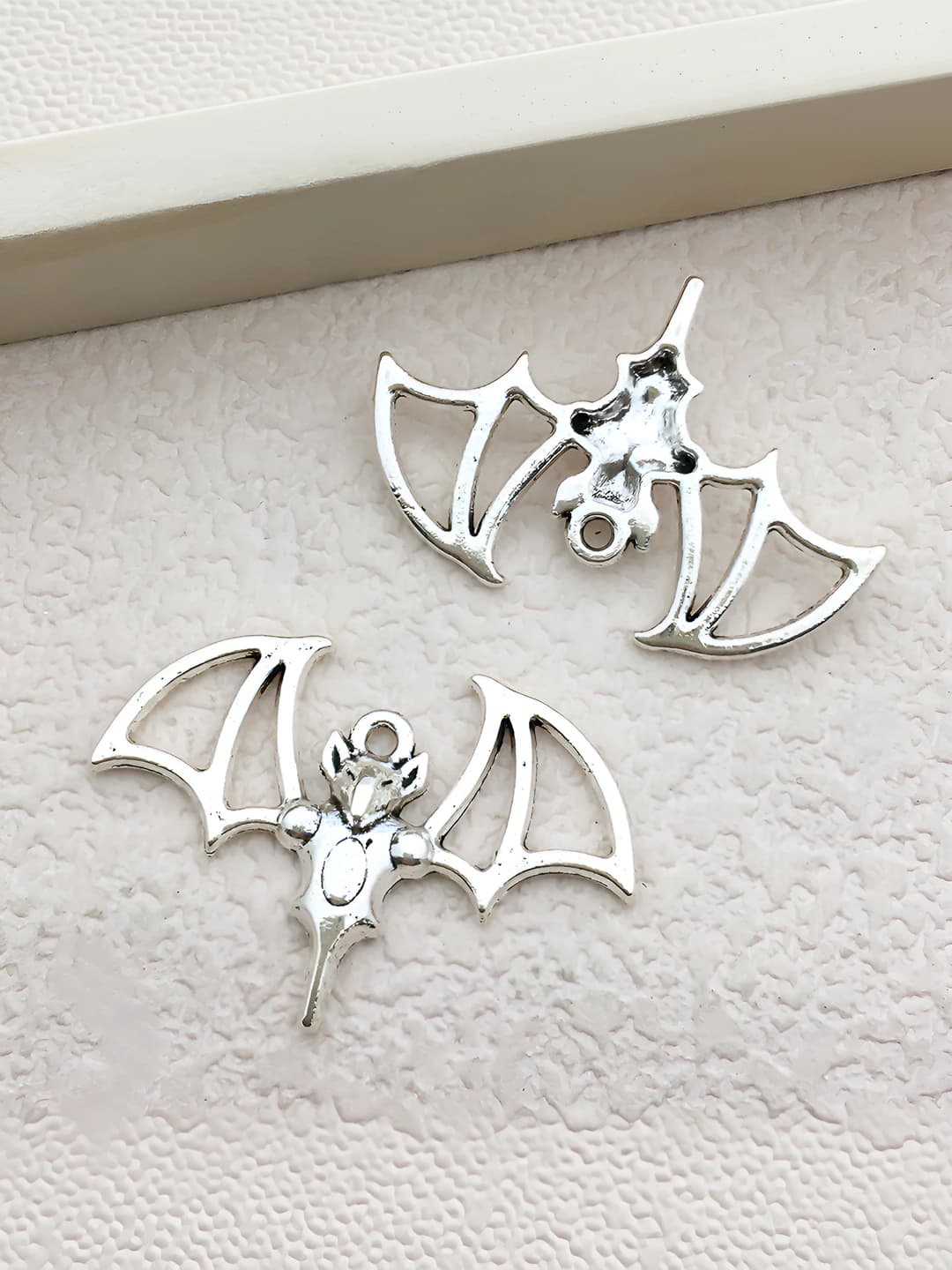 1 pc bat, 33x22mm, 1.9g