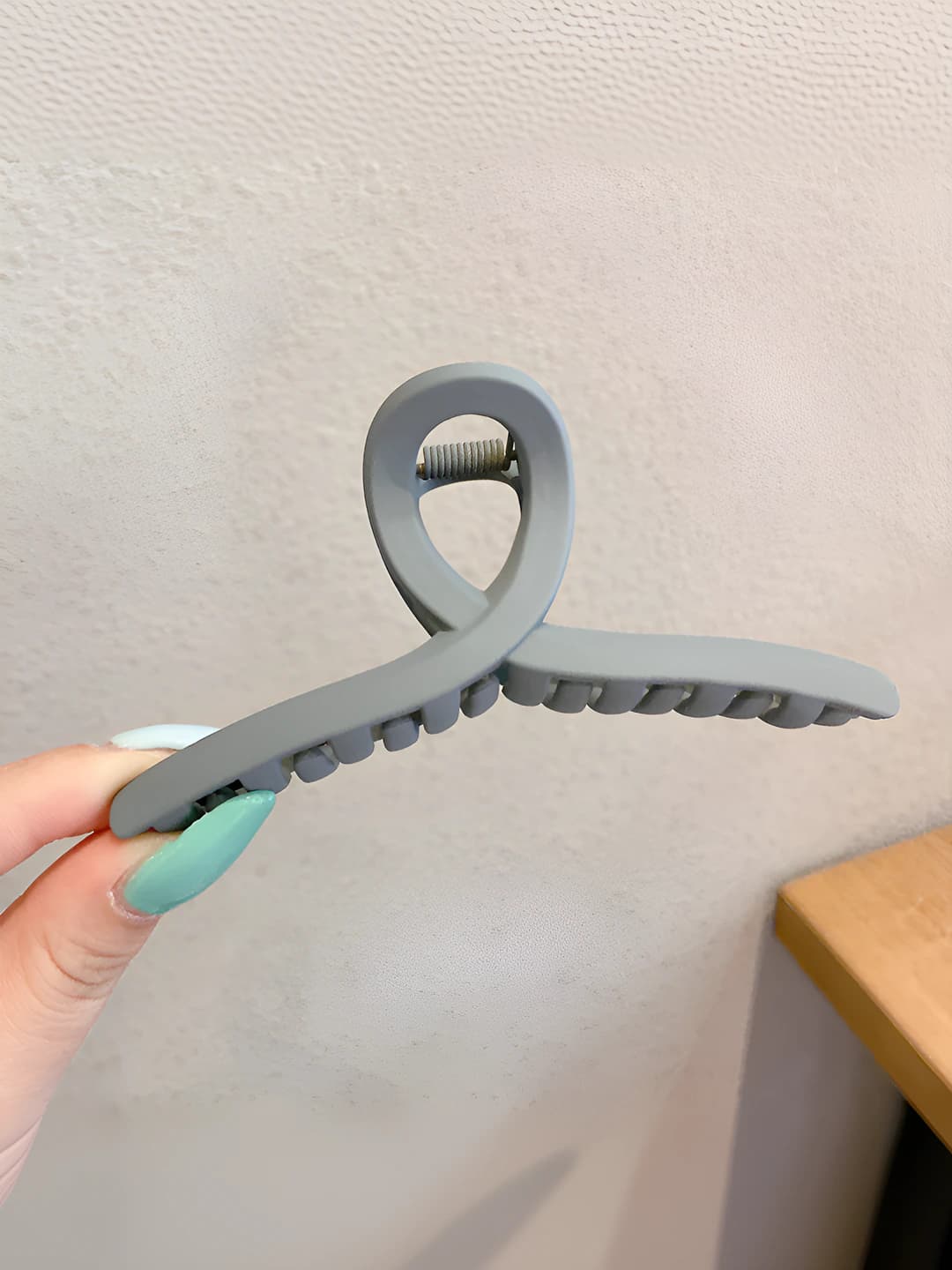 Grey-blue claw clip