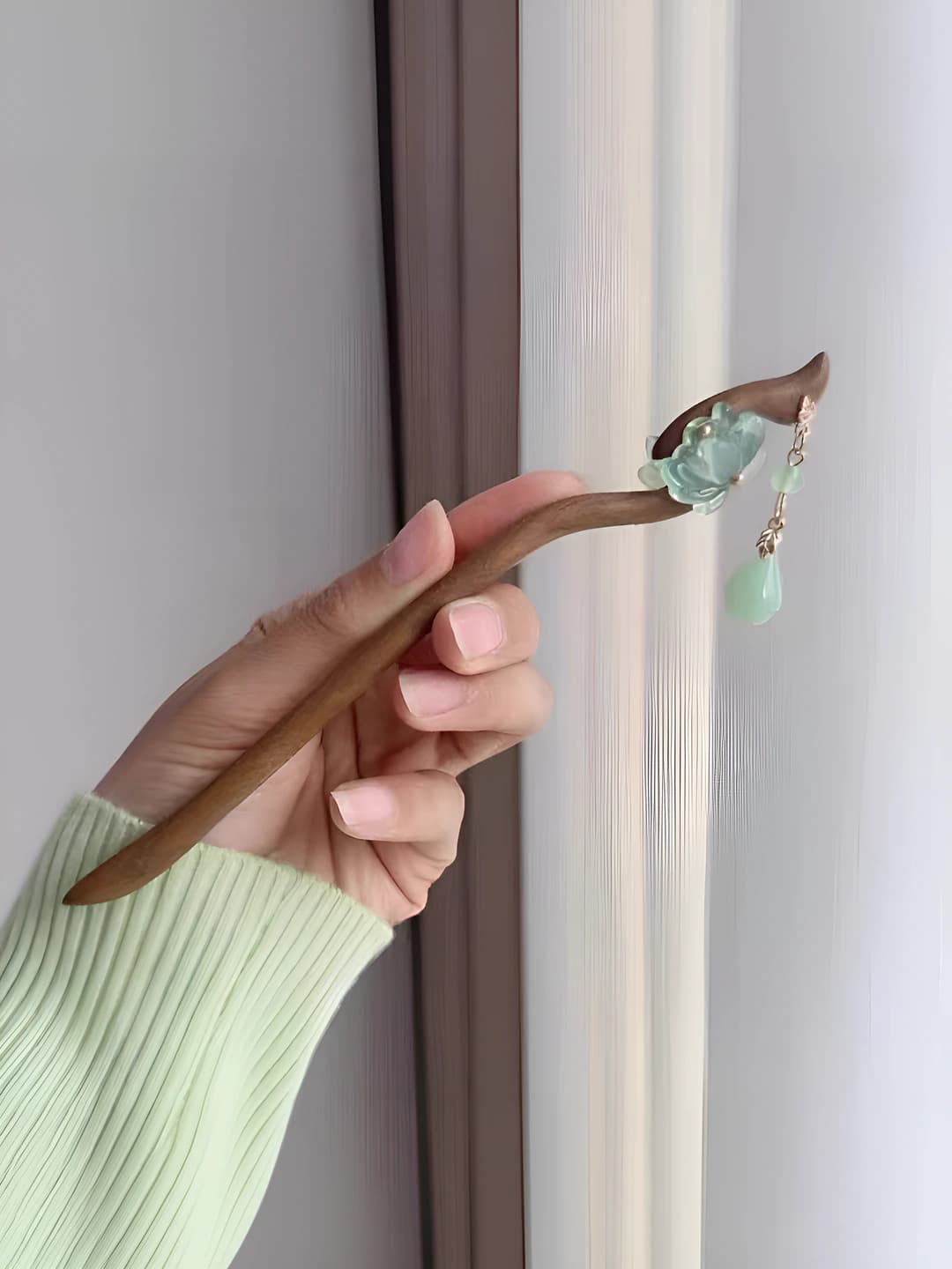 Jade lotus fringe wooden hair pin