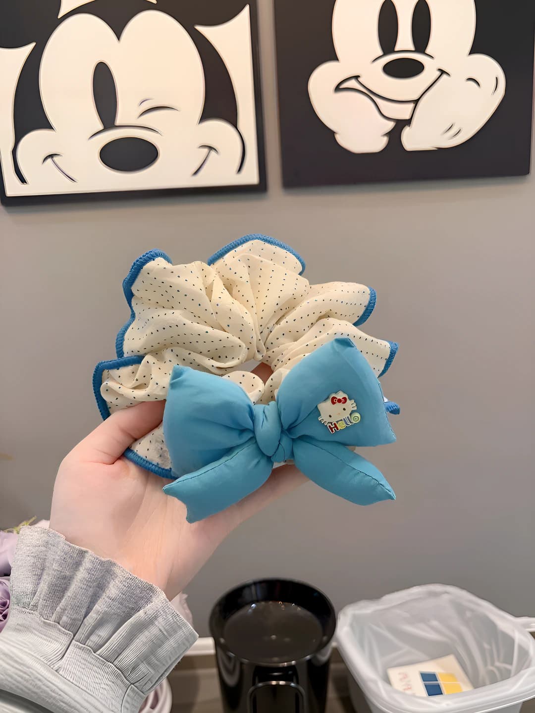 Ko'k rang, tasma Kitty soch tasi