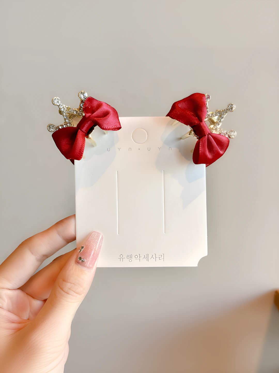 Red crown bow clip, 1 pair