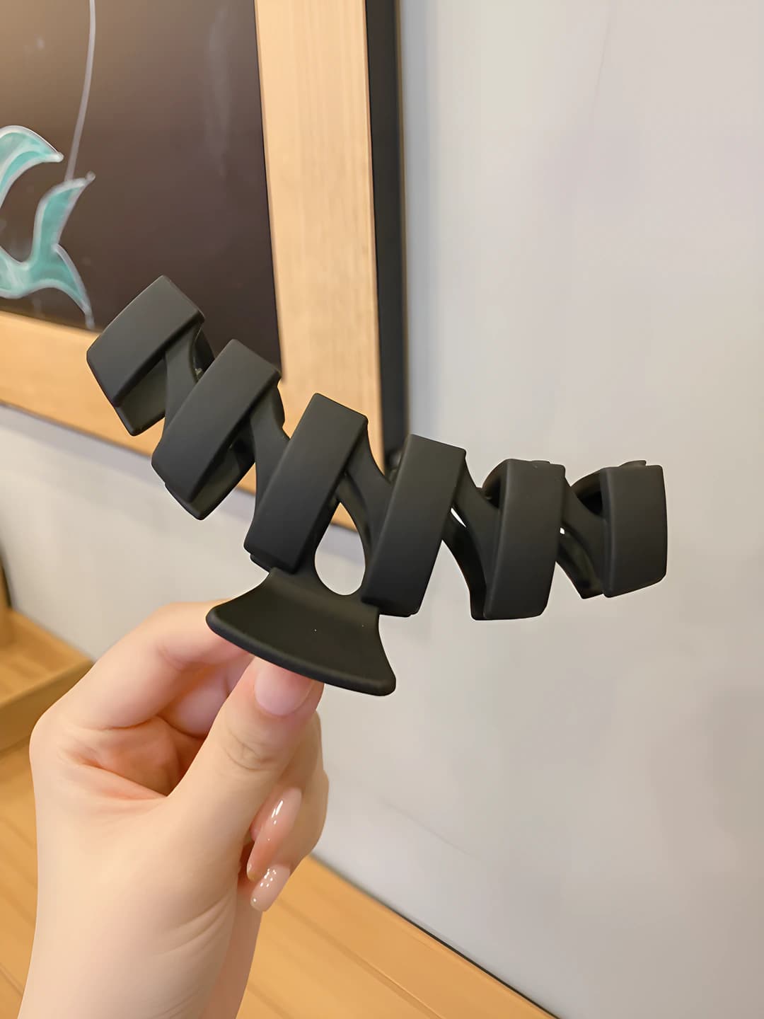 41# Irregular black clip