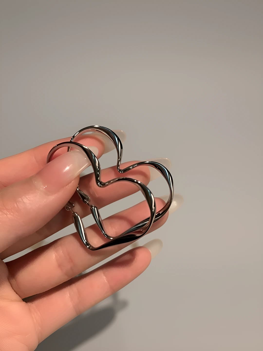 Women's heart-shaped hoop earrings, metal, electroplating, design element: heart, style: chanel