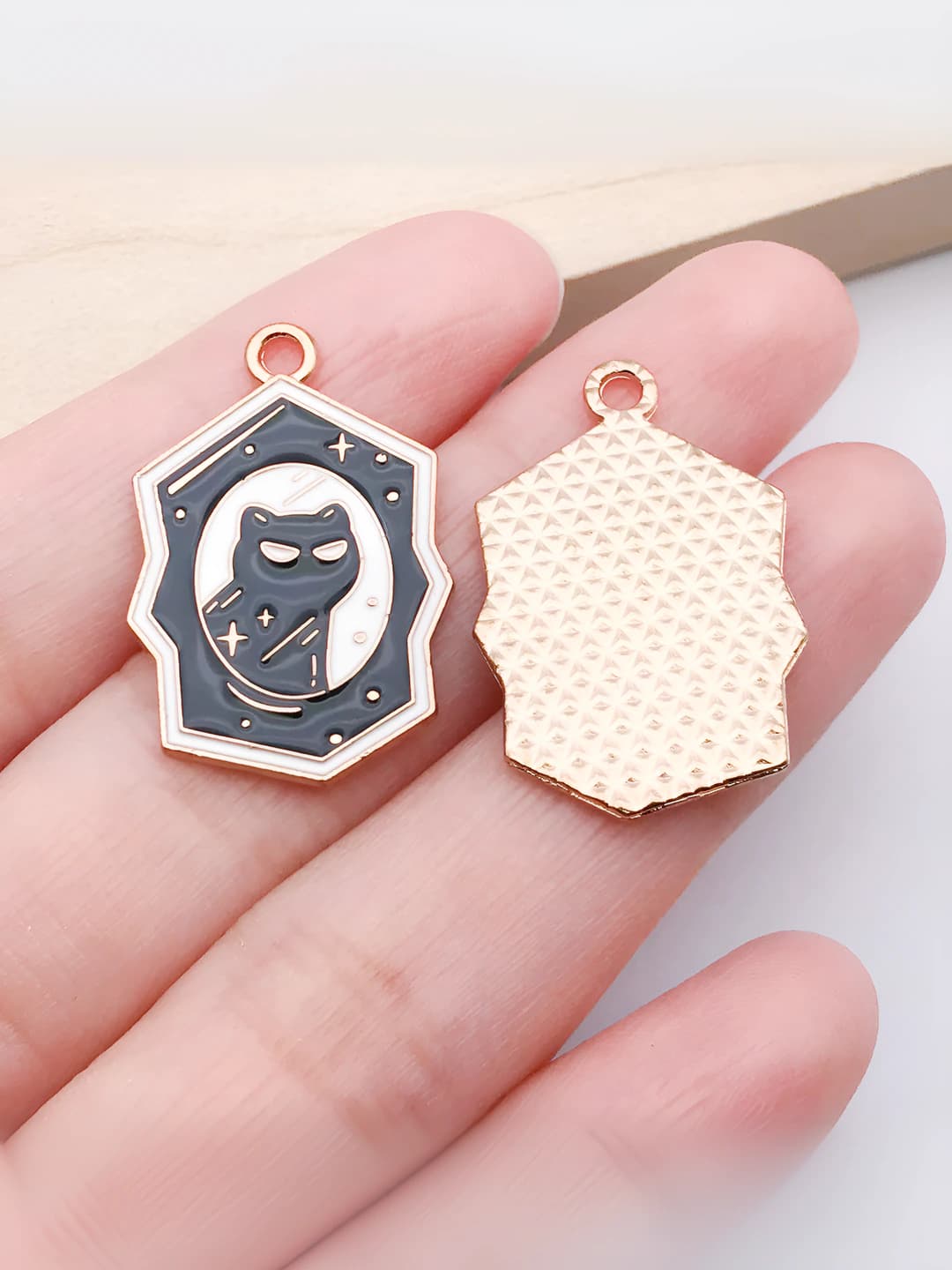 Чёрный зеркало кот 27x18x1mm-1.9g