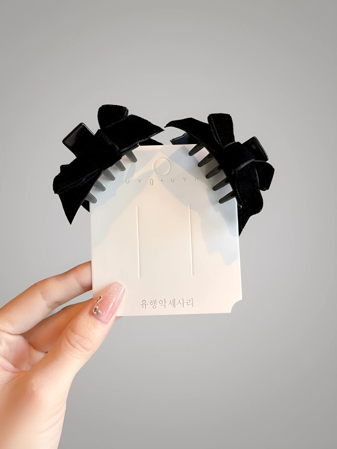 Velvet black bow clip, 1 pair