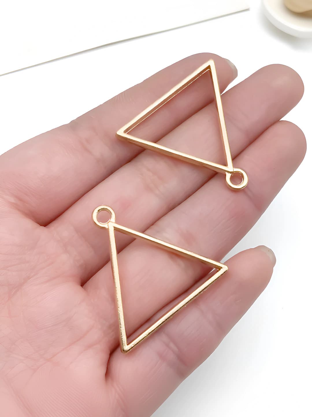 1 шт KC золото треугольная рамка, 29x29mm, 2.2g