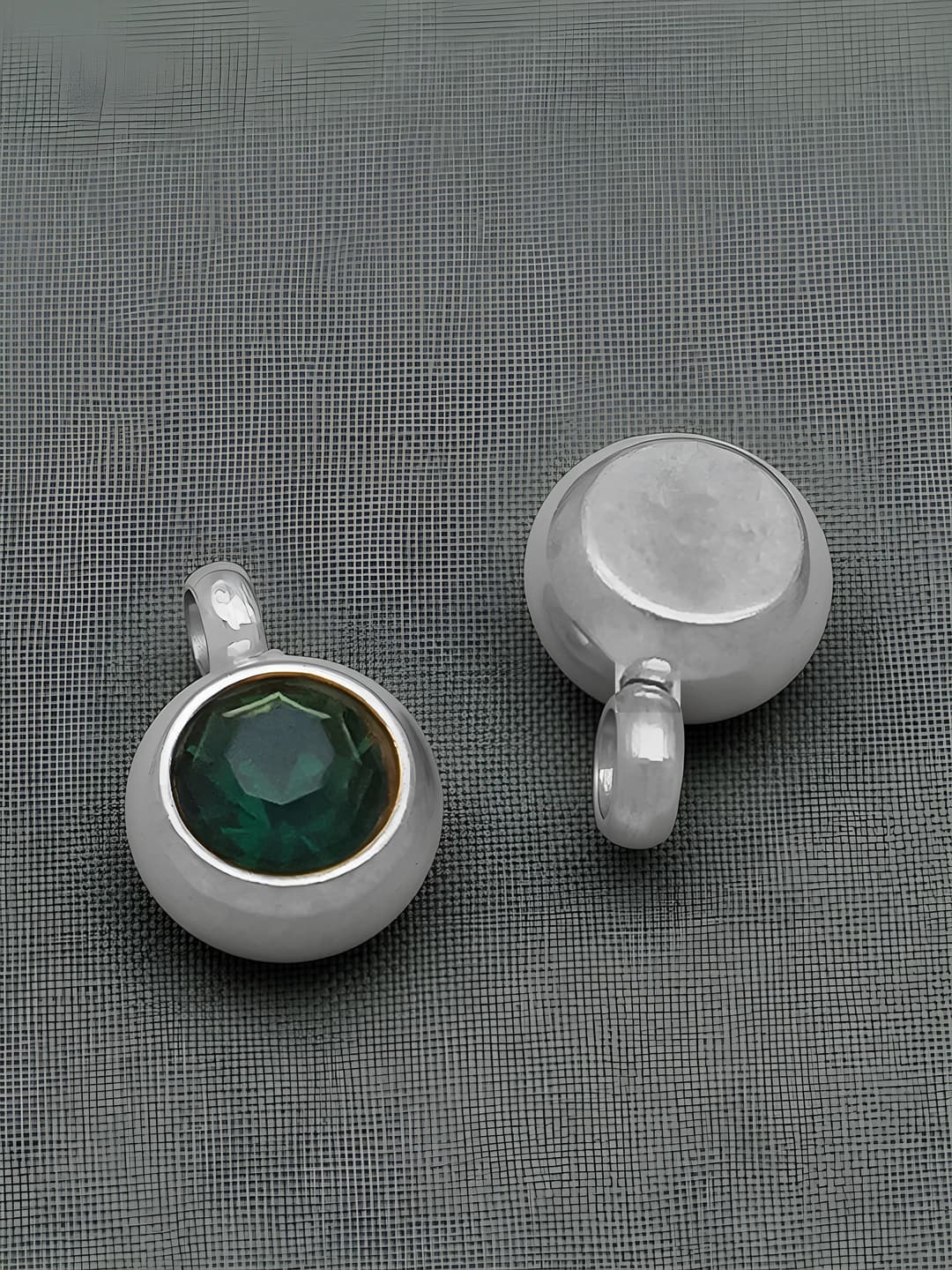 1 pc steel 6x8.5x4mm 1.5mm hole May dark green 0.5g