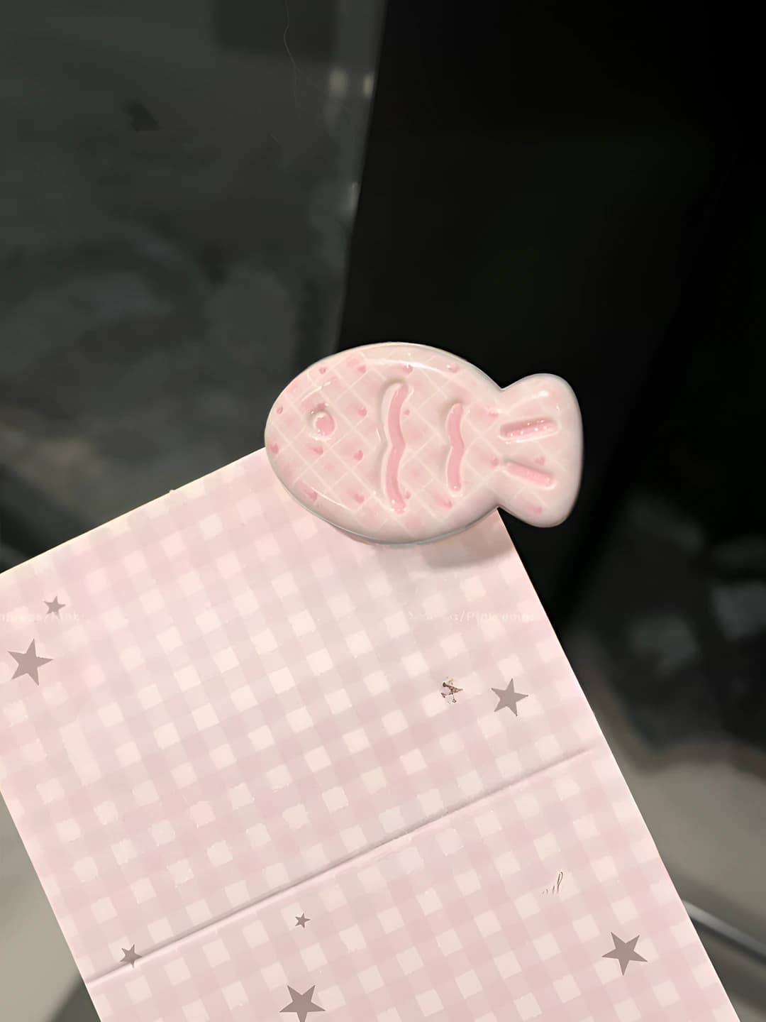 Print pink plaid cream foam fish clip, 3.2 cm