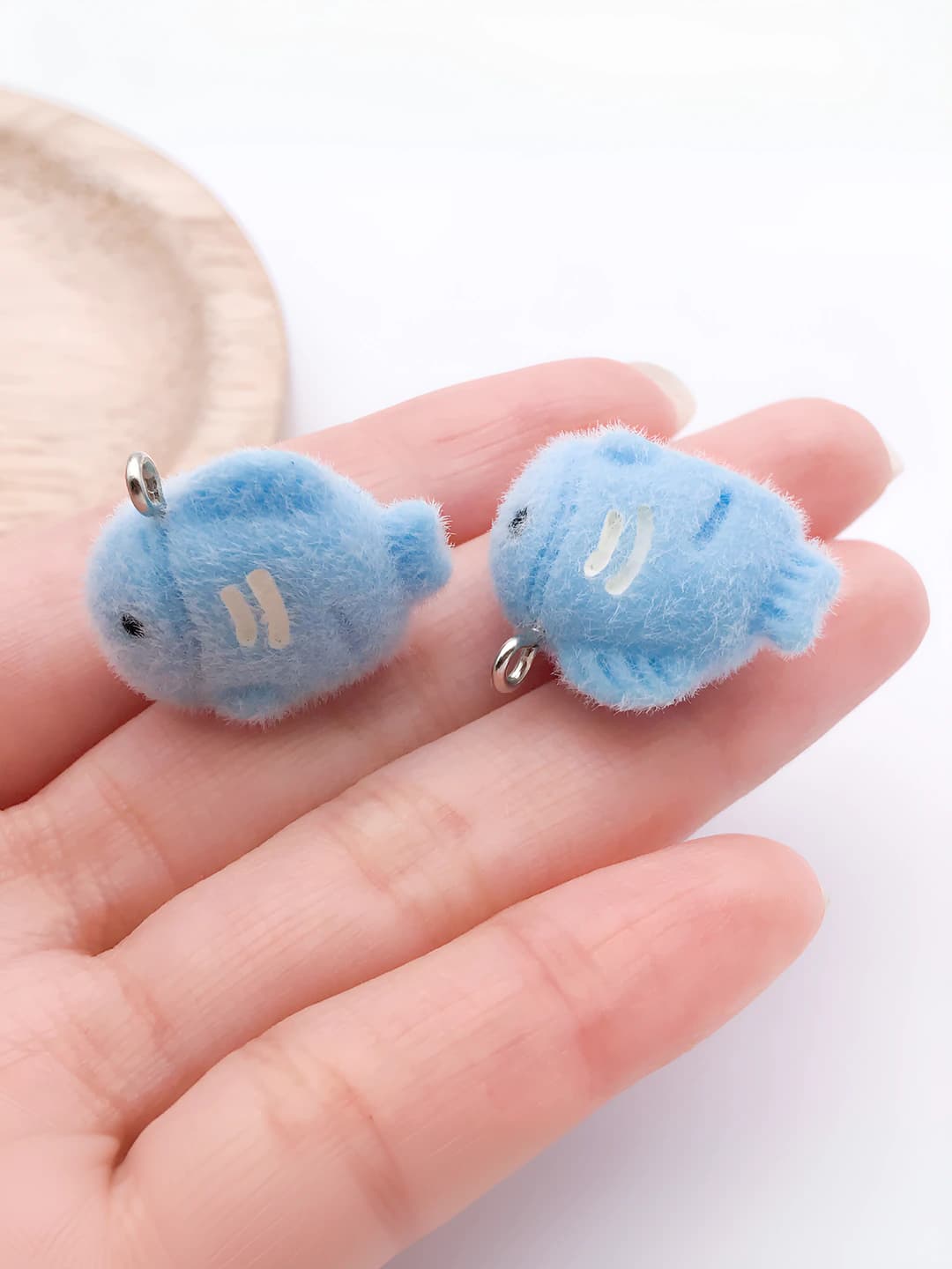 1 dona ko'k rangli baliq 18x23x13mm-2.9g
