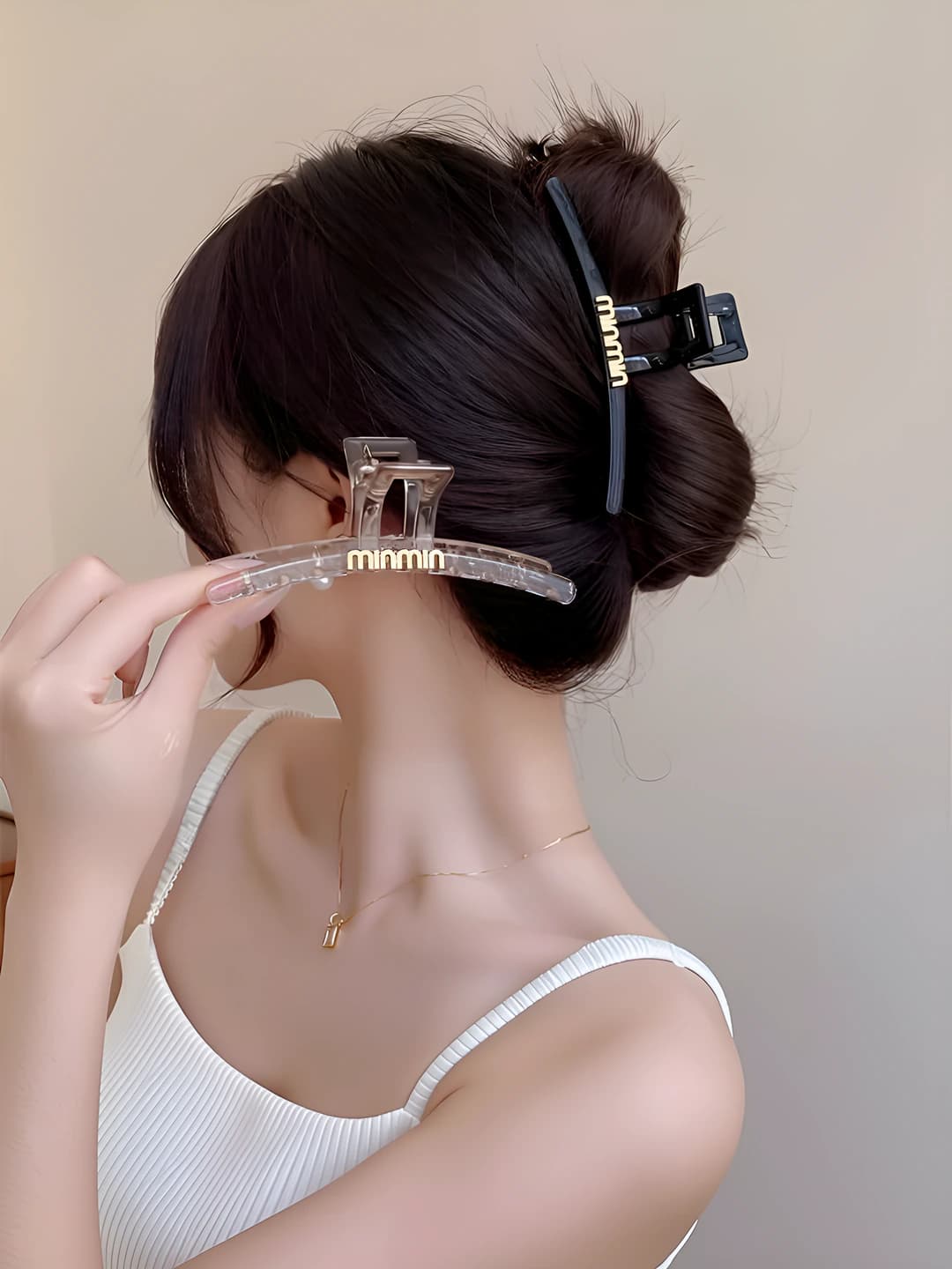 Women's hair clips and combs: large acrylic claw clip, handmade, letter design element, light luxury style