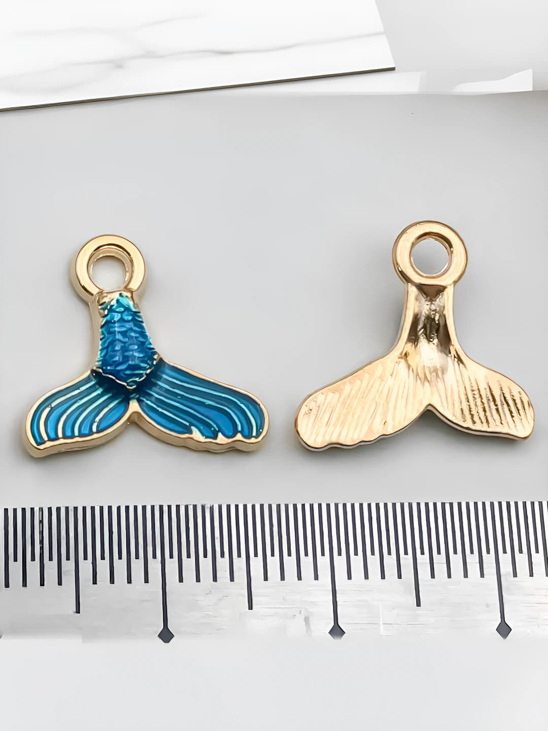 Blue mermaid tail 14x15mm-0.7g