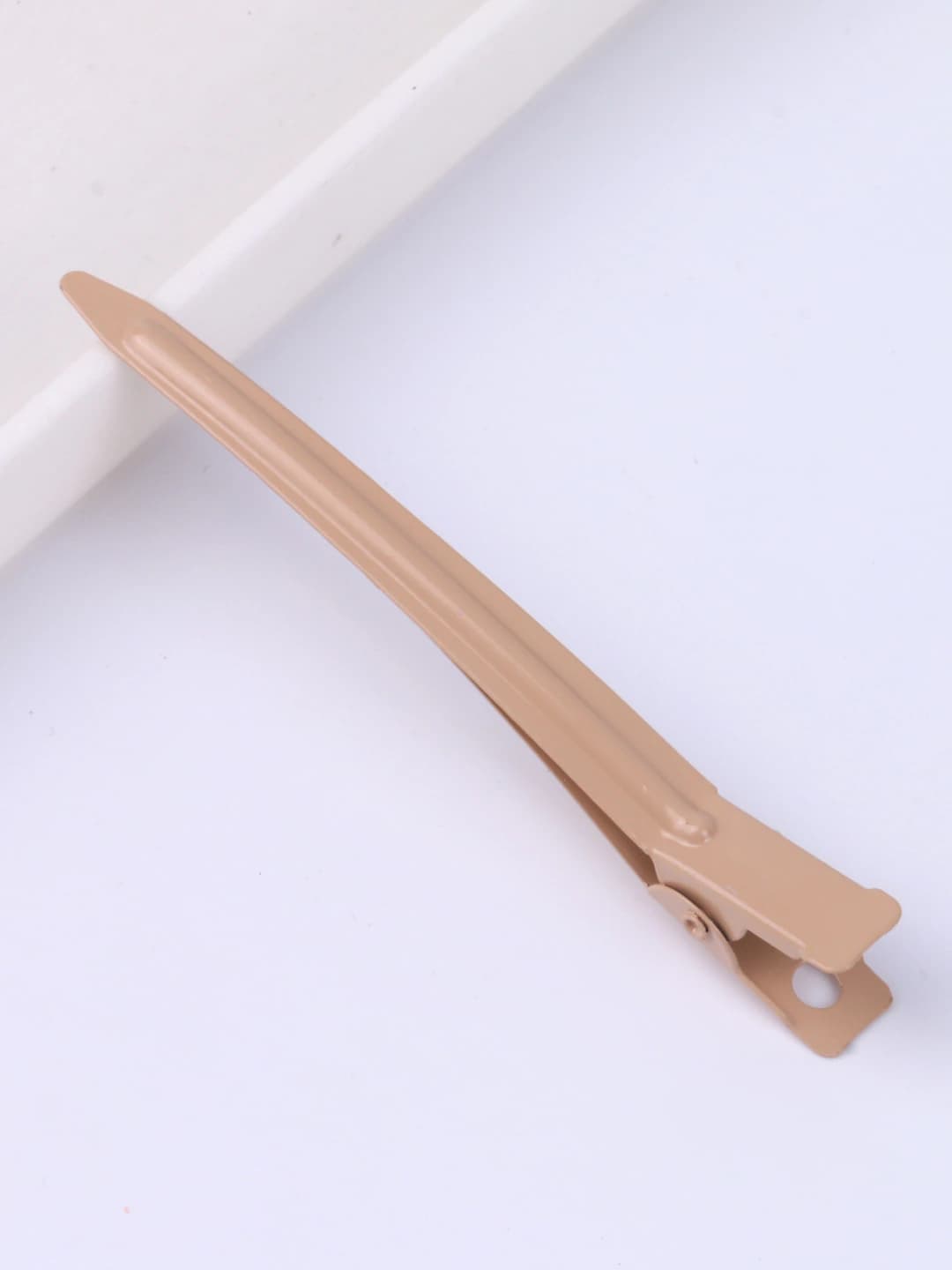 Light coffee pointed clip