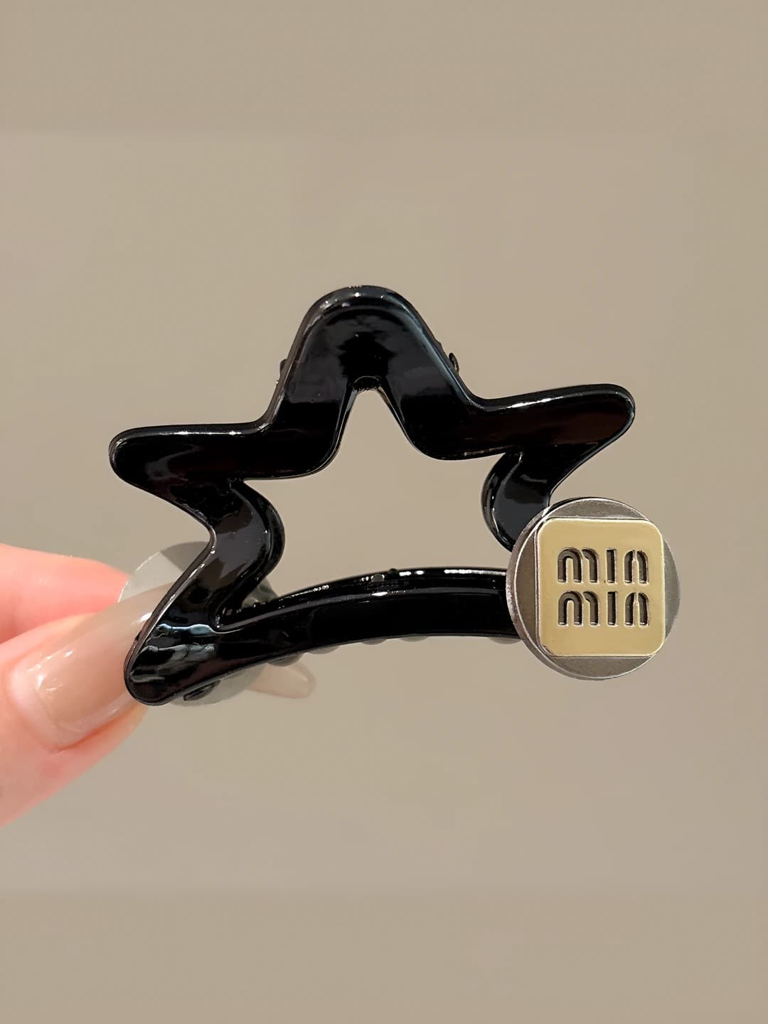 Black ~6 cm