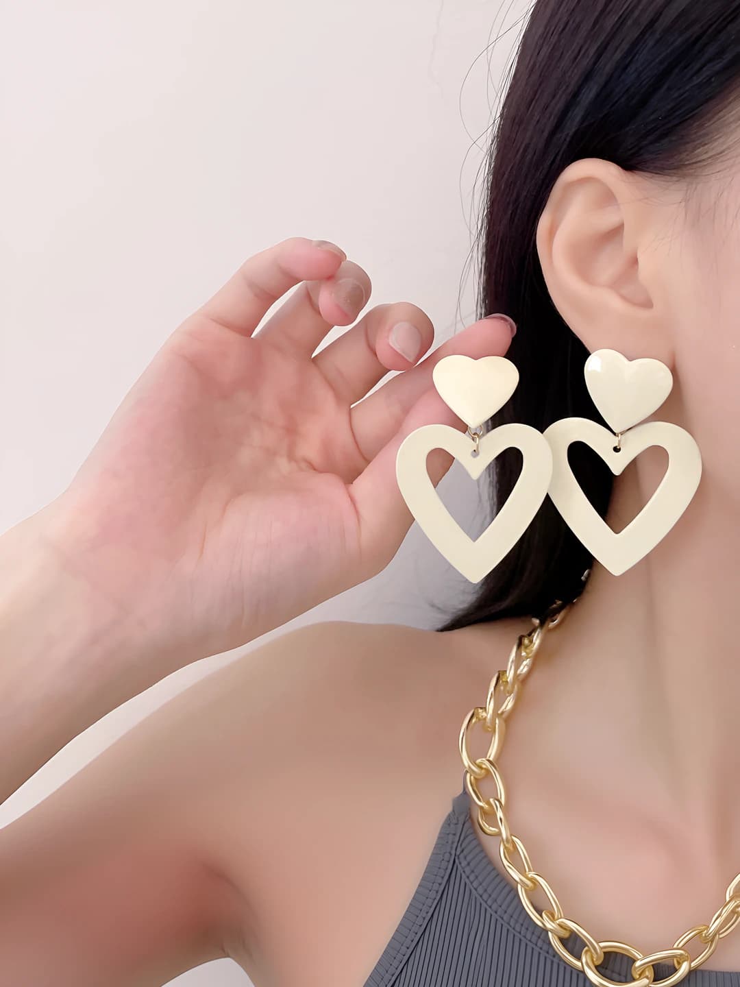 Women's heart-shaped earrings in cold style with exaggerated design