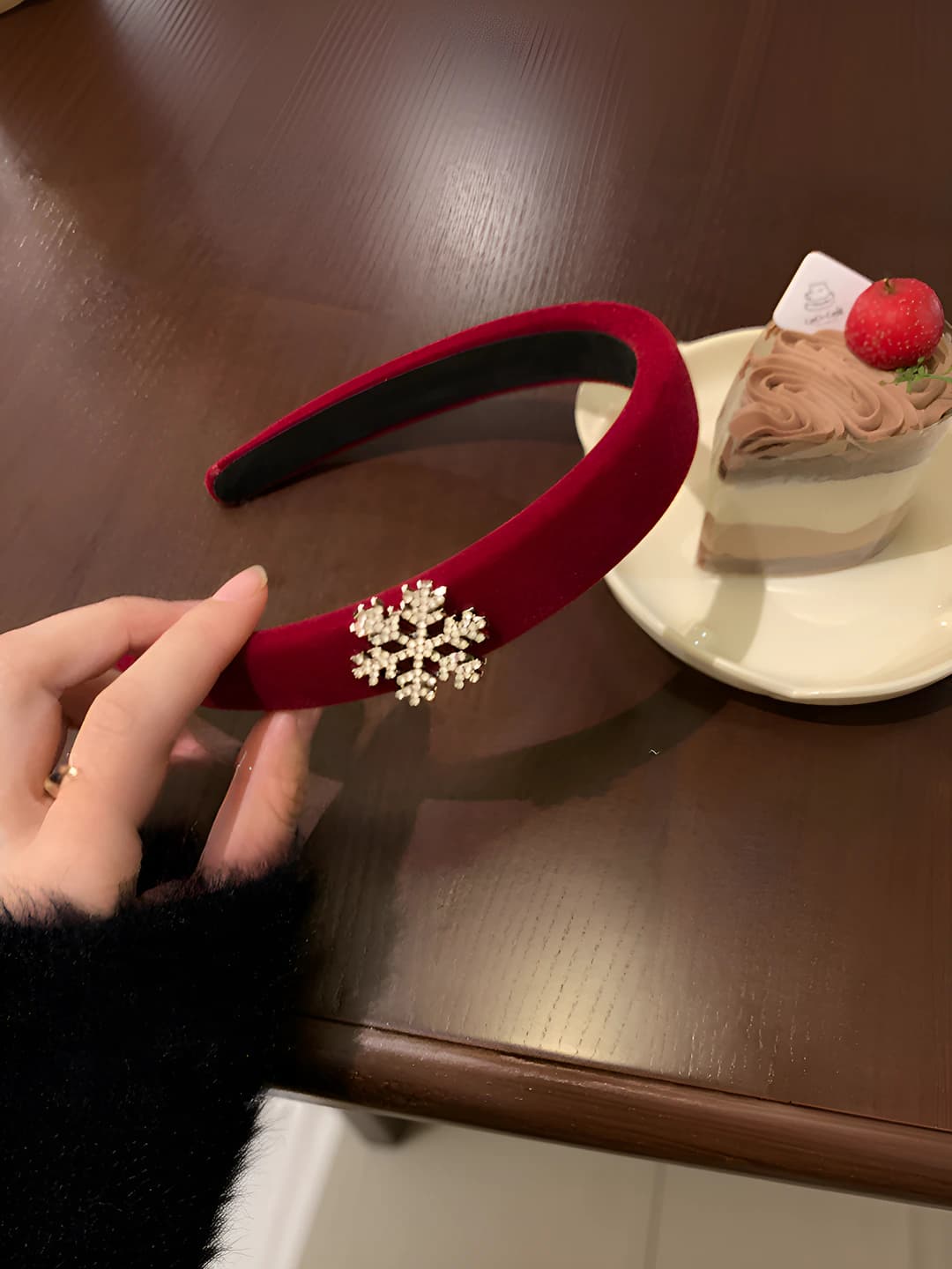 Красный бархат снежинка