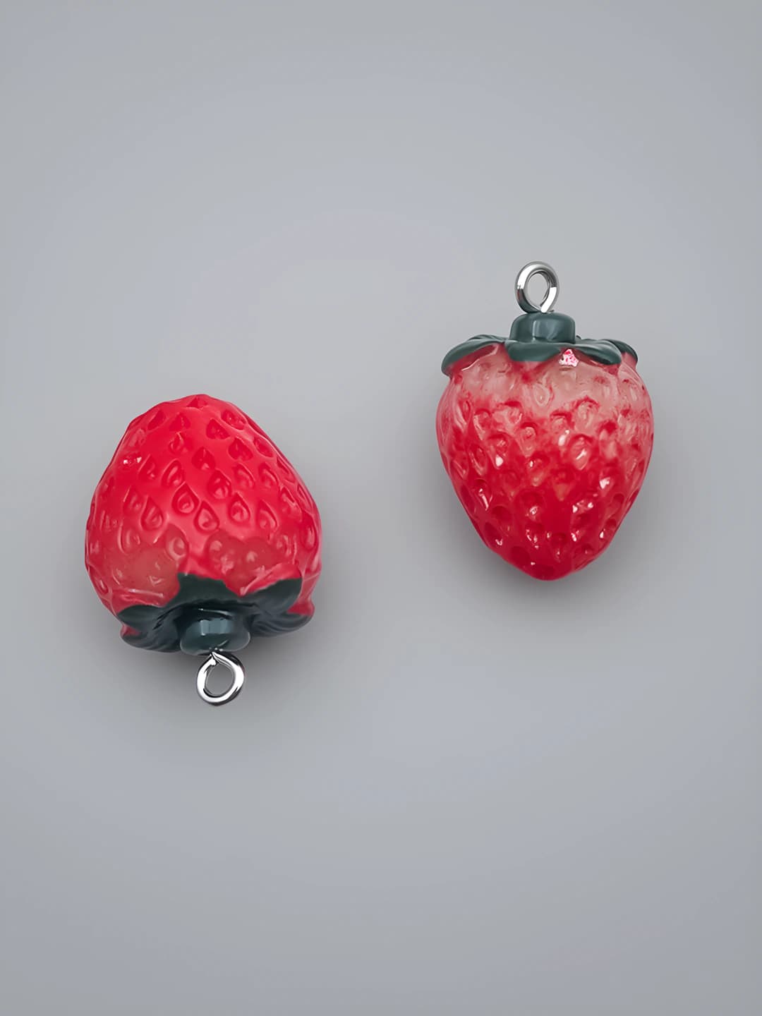 1 pc red resin 3D strawberry 16x26mm-3g