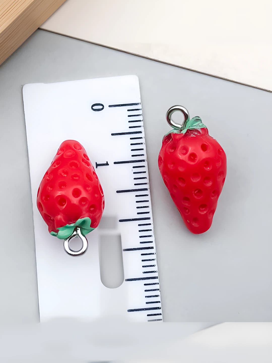 1 pc red resin 3D small strawberry 12x20mm-1.2g