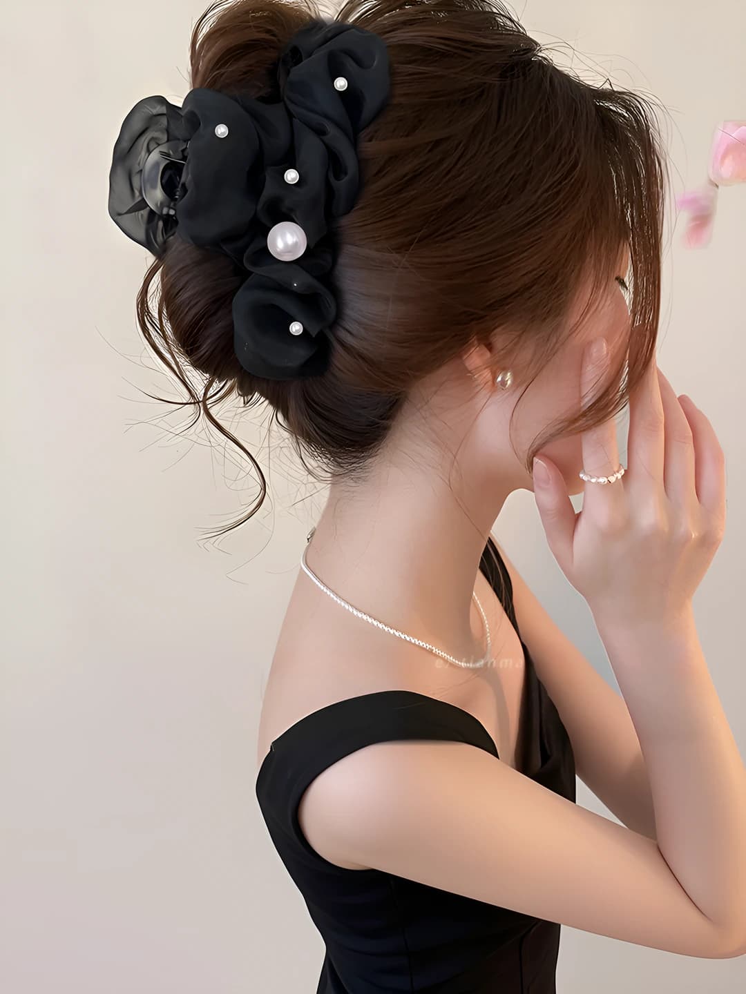 Women's hair clips and combs: 2026 new style, volumizing effect, pearl and mesh, ruffle design element, back-of-head shark clip