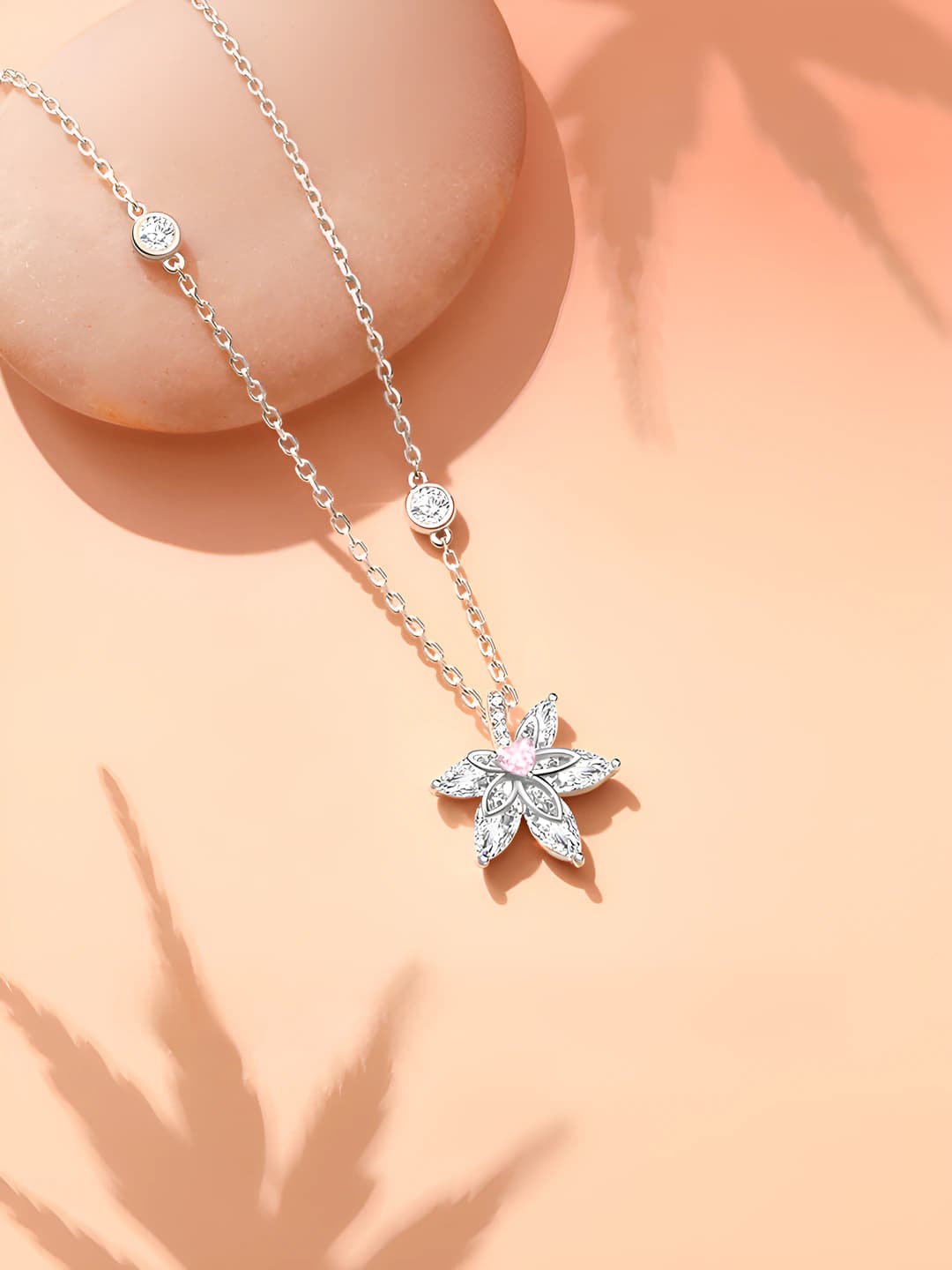 Women's clavicle chain with maple leaf and eight-pointed star pendant in light luxury style