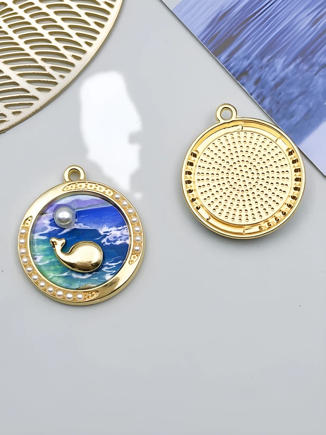 Синий круглый жемчужный кит 28x24x4mm-3.2g