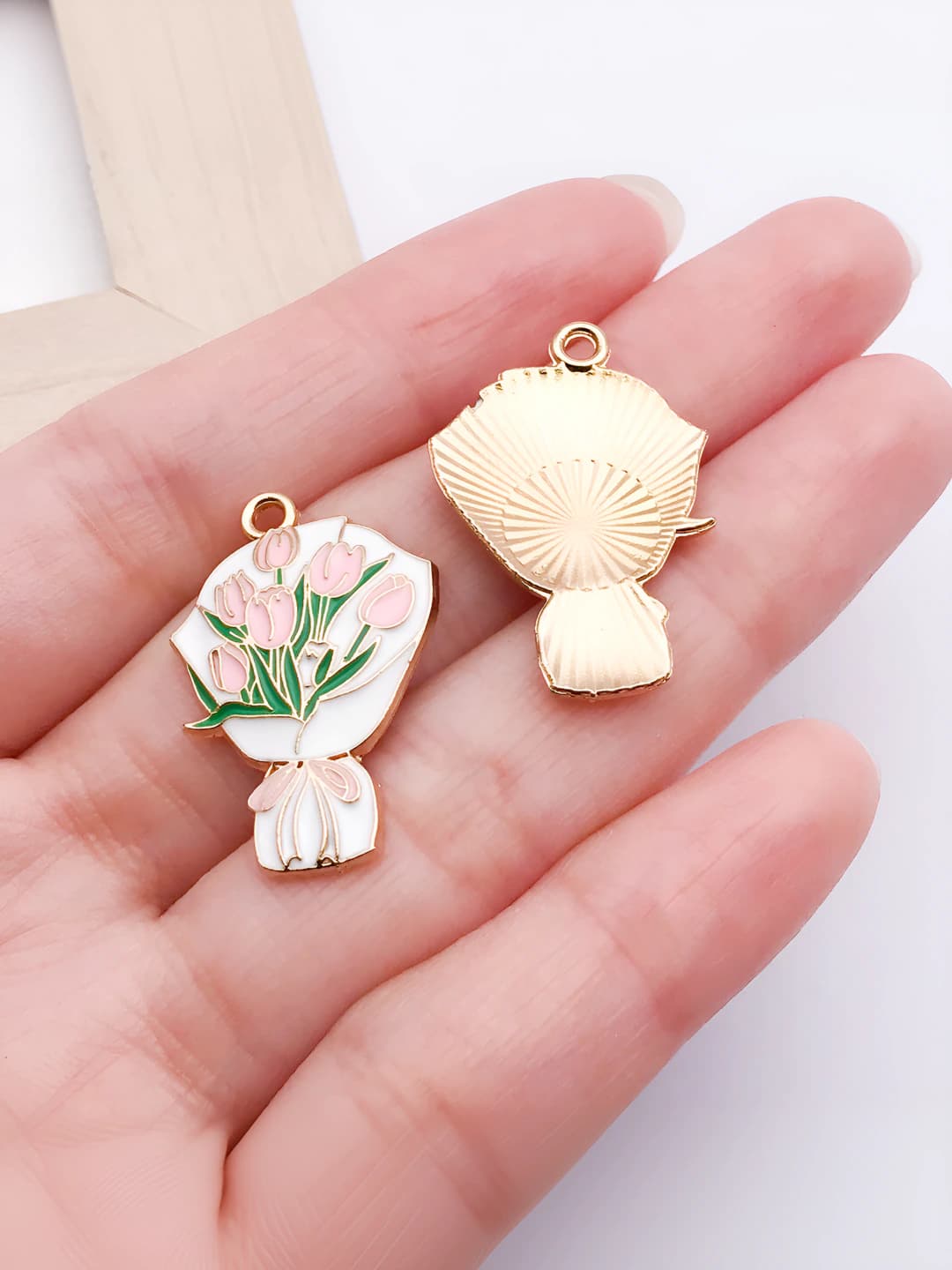 Розовые цветы 27x18mm