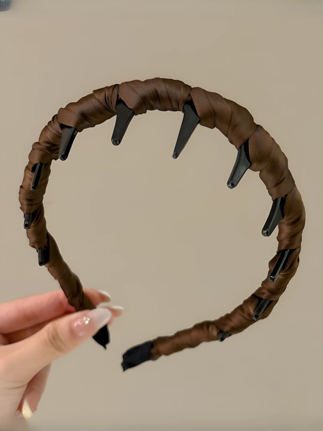 Кофейный атласный