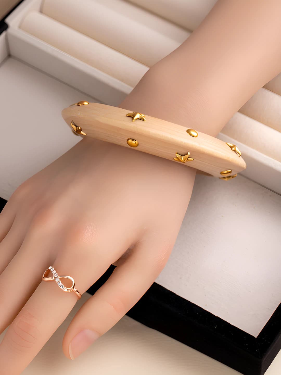 Beige (gold double-sided star)
