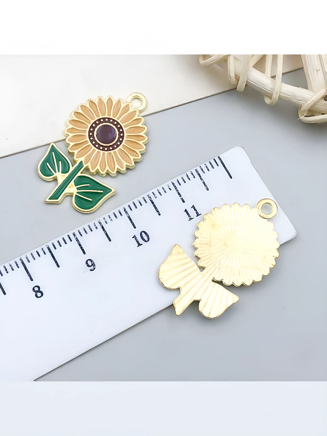 1 pc, yellow, sunflower, 27x15mm, 1.4g
